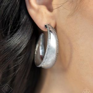 ❤️‍🔥5/$25❤️‍🔥 Dune Dynasty Silver Earrings